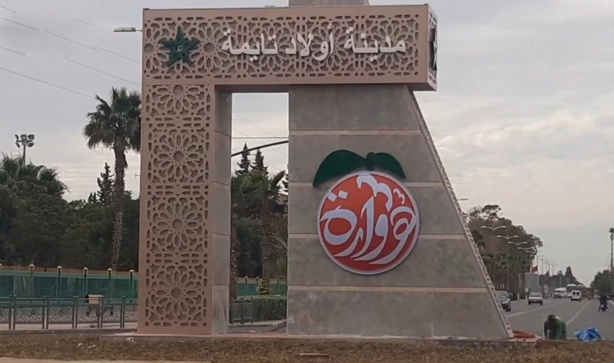 من المسؤول الرئيسي عن الحفر التي شوّهت شوارع مدينة أولاد تايمة؟