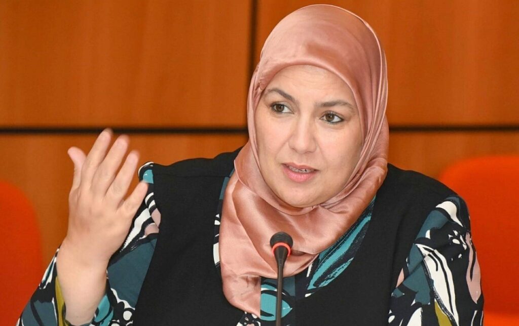 زينب قيوح.. هل تكون الرئيسة المقبلة لجماعة أولاد تايمة؟