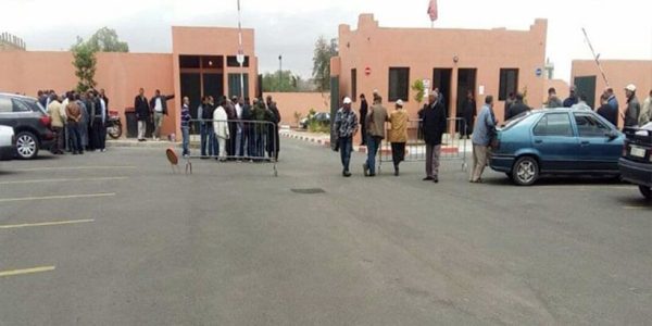 هل يعلم والي جهة مراكش آسفي بما يجري داخل سوق السيارات المستعملة بدوار العسكر؟فوضى “الفوطوكوبي” واحتقار المواطنين في غياب الرقابة