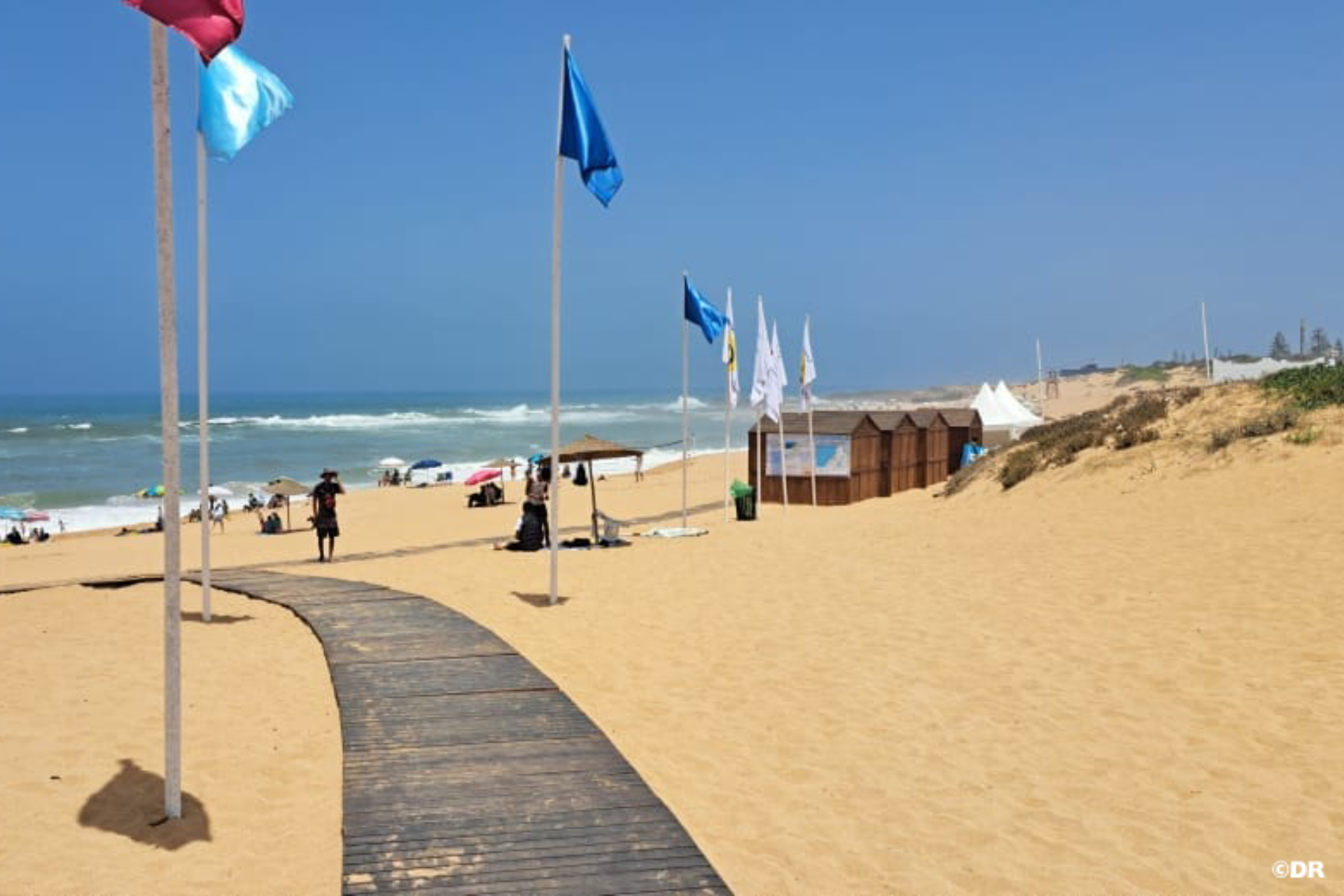 “اللواء الأزرق” يزين شاطئ الوالدية.. إشادة جديدة بجودة ونظافة الشواطئ المغربية