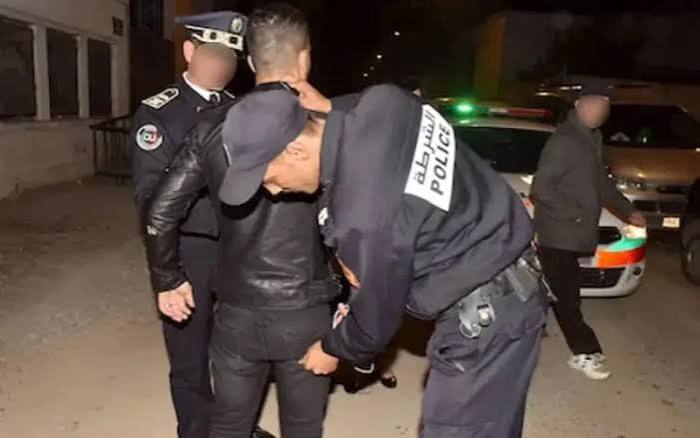 التحقيق يطال سائق حافلة بعد نقل مرشحين للهجرة السرية نحو الفنيدق