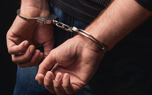 الفنيدق.. توقيف جزائري متنكّرًا بلباس نسائي للاشتباه في محاولة الهجرة غير النظامية