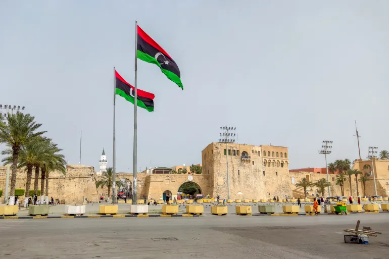 ليبيا تعلن عطلة لموظفي الإدارات على خلفية موجة الحر وانقطاع الكهرباء