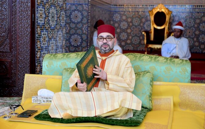 تهنئة السيدة نادية بوهدود، رئيسة الجماعة الترابية لأولاد تايمة، بمناسبة عيد العرش المجيد