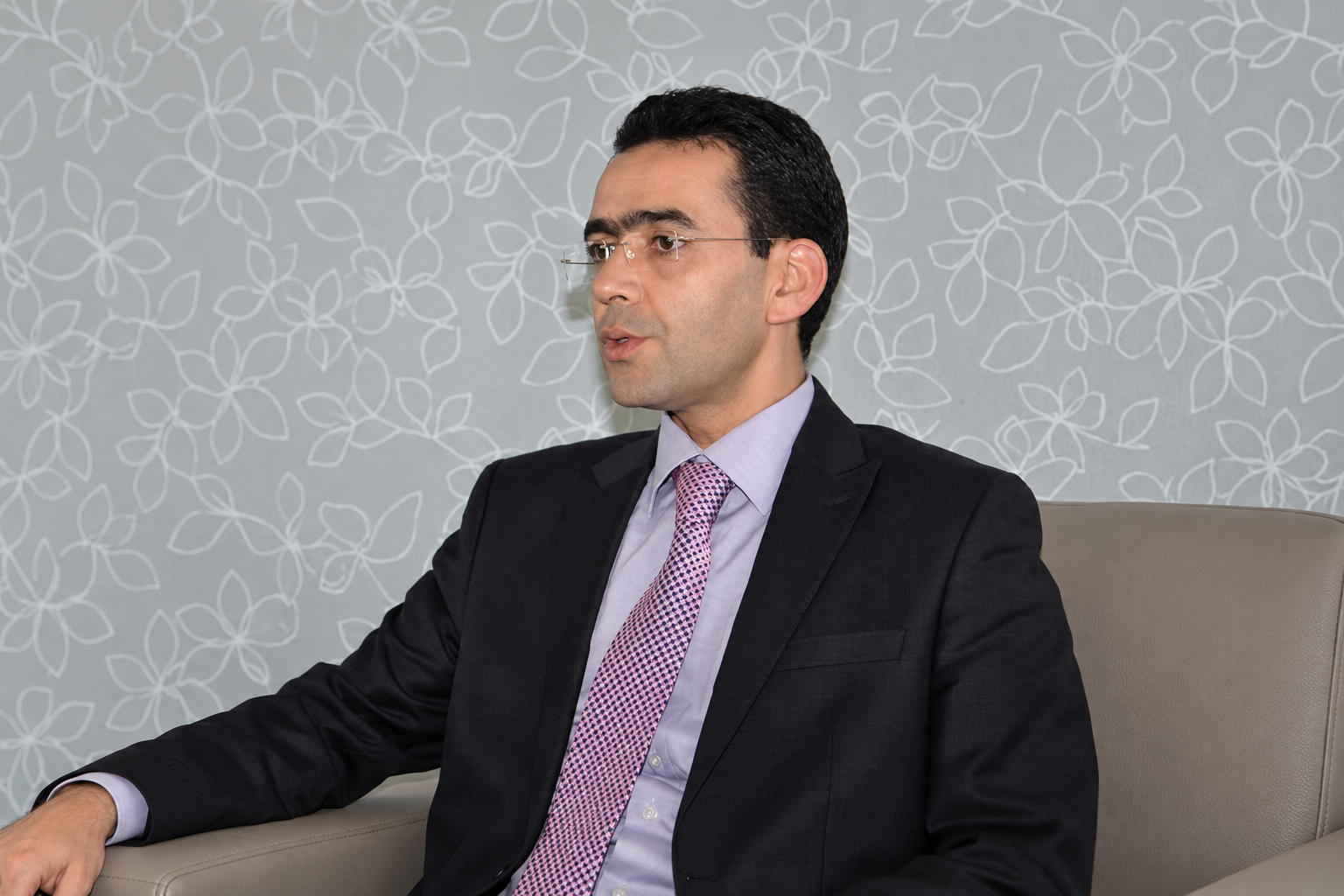 محمد أولوس.. كفاءة وطنية في التواصل الرقمي والسمعة الإلكترونية بمجموعة البنك الشعبي