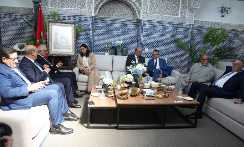 بحضور قيوح.. الاستقلال يناقش مع المنصوري ملامح الحكومة الجديدة
