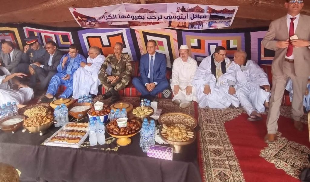 طانطان..عامل الإقليم في زيارة لـ”خيام القبائل الصحراوية” استعدادا لانطلاق موسم “اموكار”