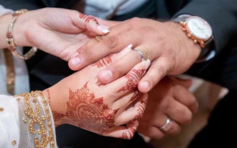 5000 درهم للزواج.. شباب يطالبون بمفاتيح السكن قبل خواتم الخطوبة
